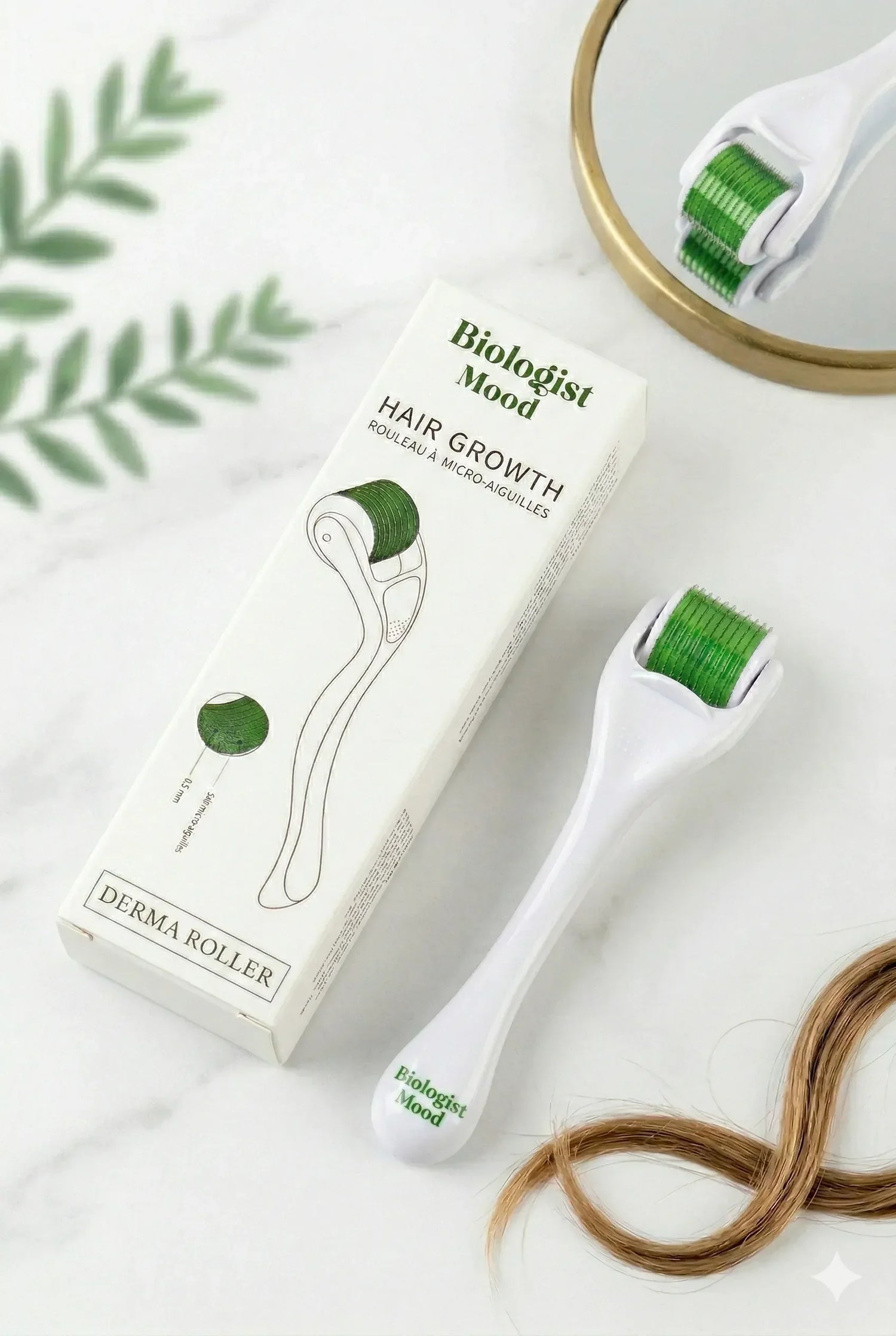 Dermaroller cheveux Biologist Mood avec manche blanc et tête verte, présenté avec sa boîte sur fond blanc, utilisé pour stimuler la pousse et améliorer l’absorption des soins capillaires