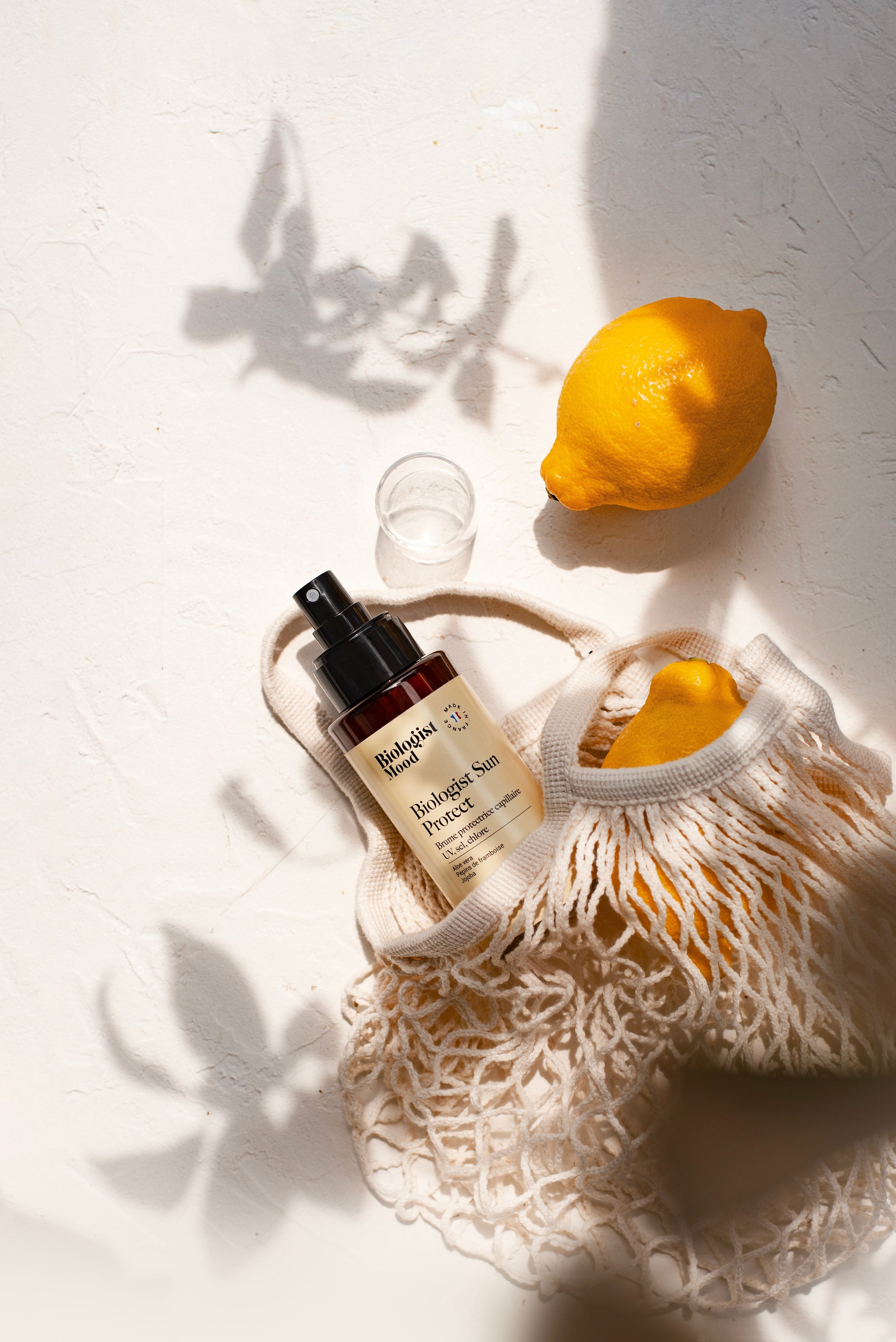 Spray protection solaire cheveux Biologist Mood avec huile de jojoba, aloe vera et huile de graines de framboise pour protéger les cheveux des UV