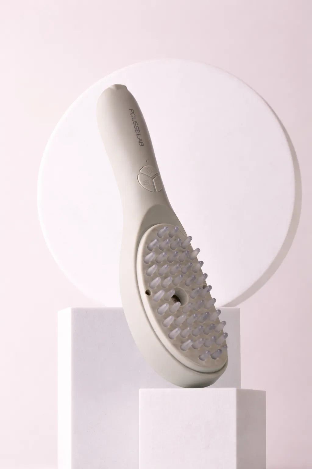 brosse stimulation cuir chevelu utilisation avec serum pousse cheveux